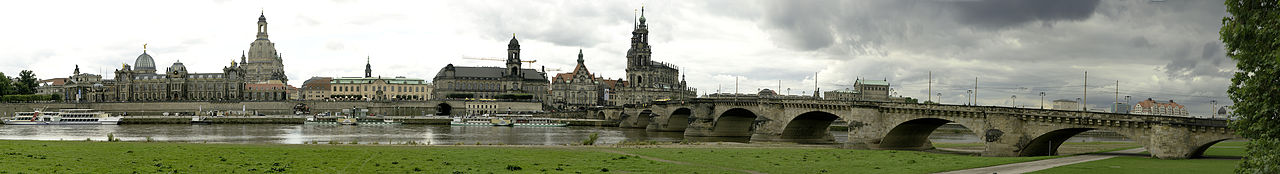 1280px-Dresden panoramic view Altstadt and Augustusbruecke.jpg